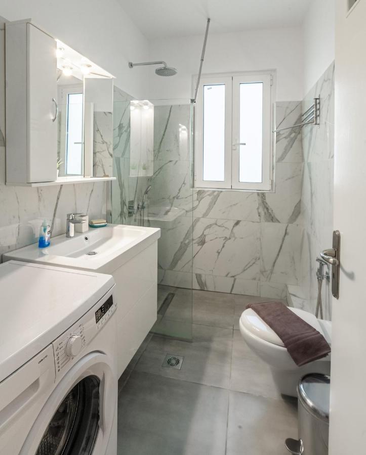 Psiri Gem From In Vivo Apartments- Spacious 1St Floor Apartment With Balcony In Athens' Historic Center Eksteriør billede