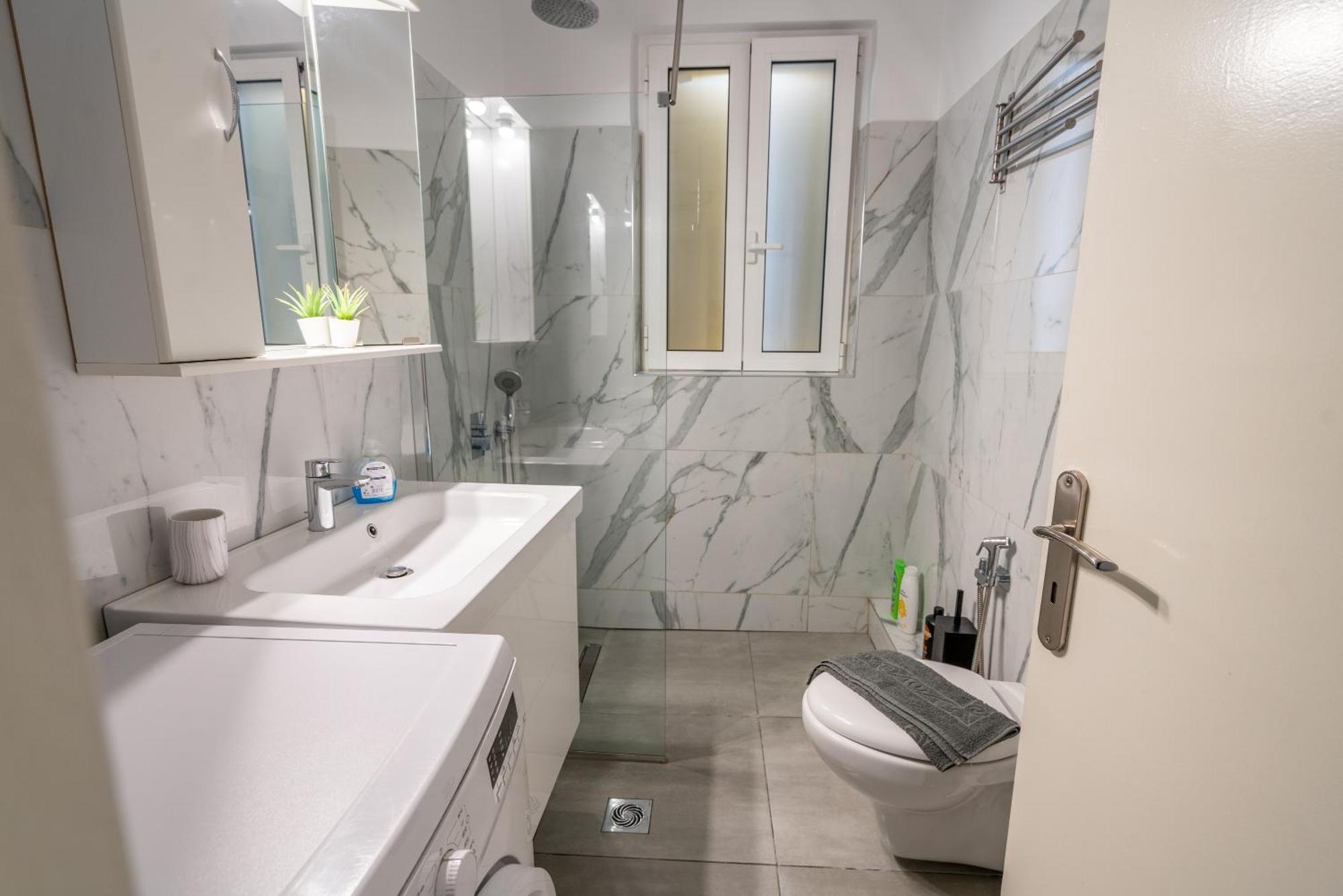 Psiri Gem From In Vivo Apartments- Spacious 1St Floor Apartment With Balcony In Athens' Historic Center Eksteriør billede