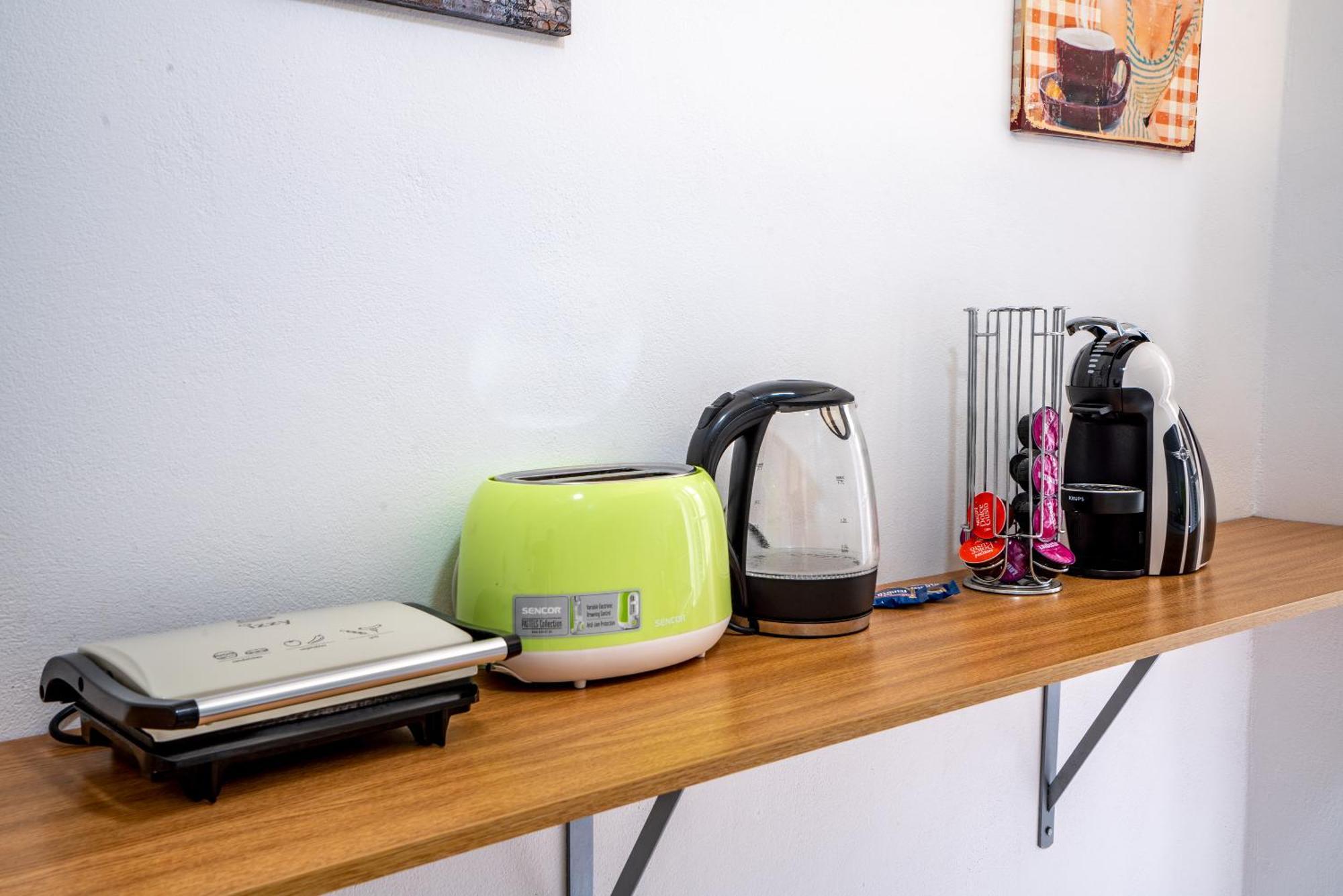 Psiri Gem From In Vivo Apartments- Spacious 1St Floor Apartment With Balcony In Athens' Historic Center Eksteriør billede
